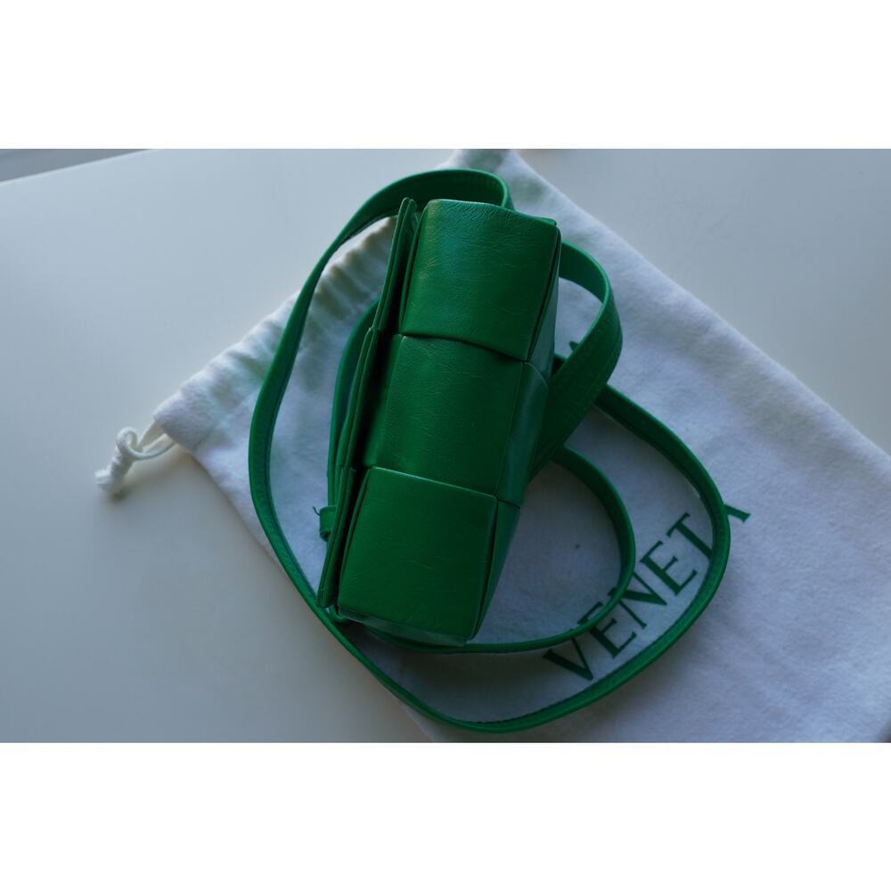 Bottega Veneta Cassette Crossbody Bag Maxi Intrecciato Leather Mini (Green) - Picture 2 of 14